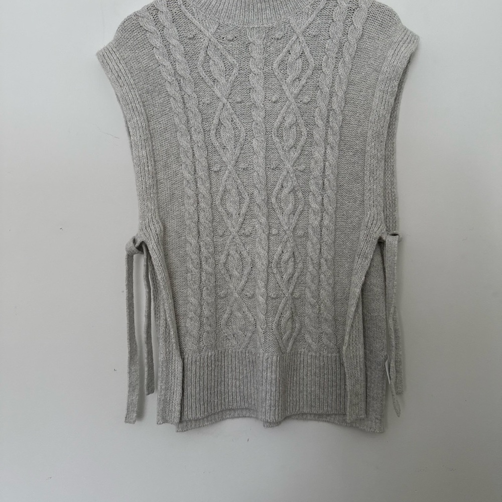 Signature by Reitmans Cable Knit Sleeveless Tunic – Size Medium - Picture 3 of 8